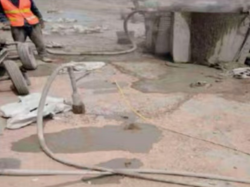 松江水泥混凝土路面板底注浆技术 路面脱空注浆整治方案